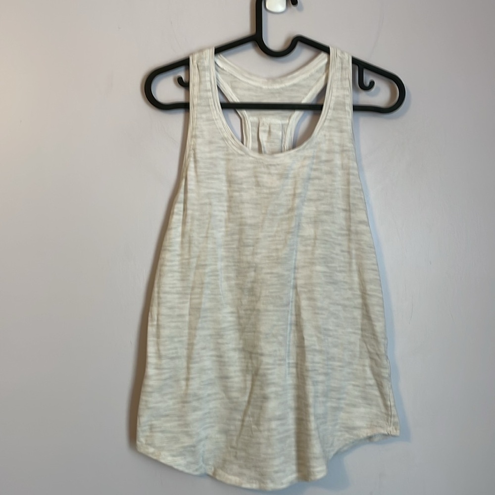 Lululemon Love Tank Pleated in Ice Gray color size 6-8 - Picture 2 of 15